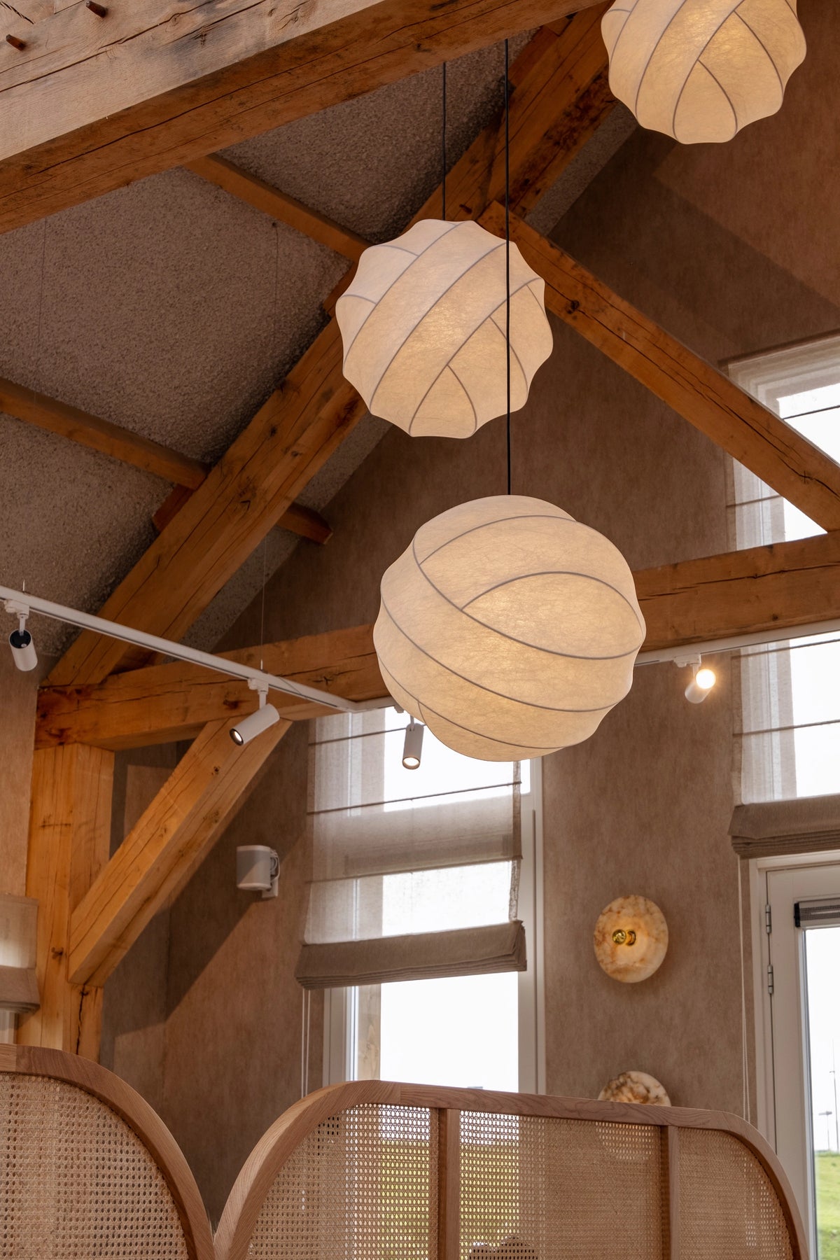 Pholc Turner cocoon pendant light by Broberg & Ridderstråle – Turner 65 cluster under timber beams