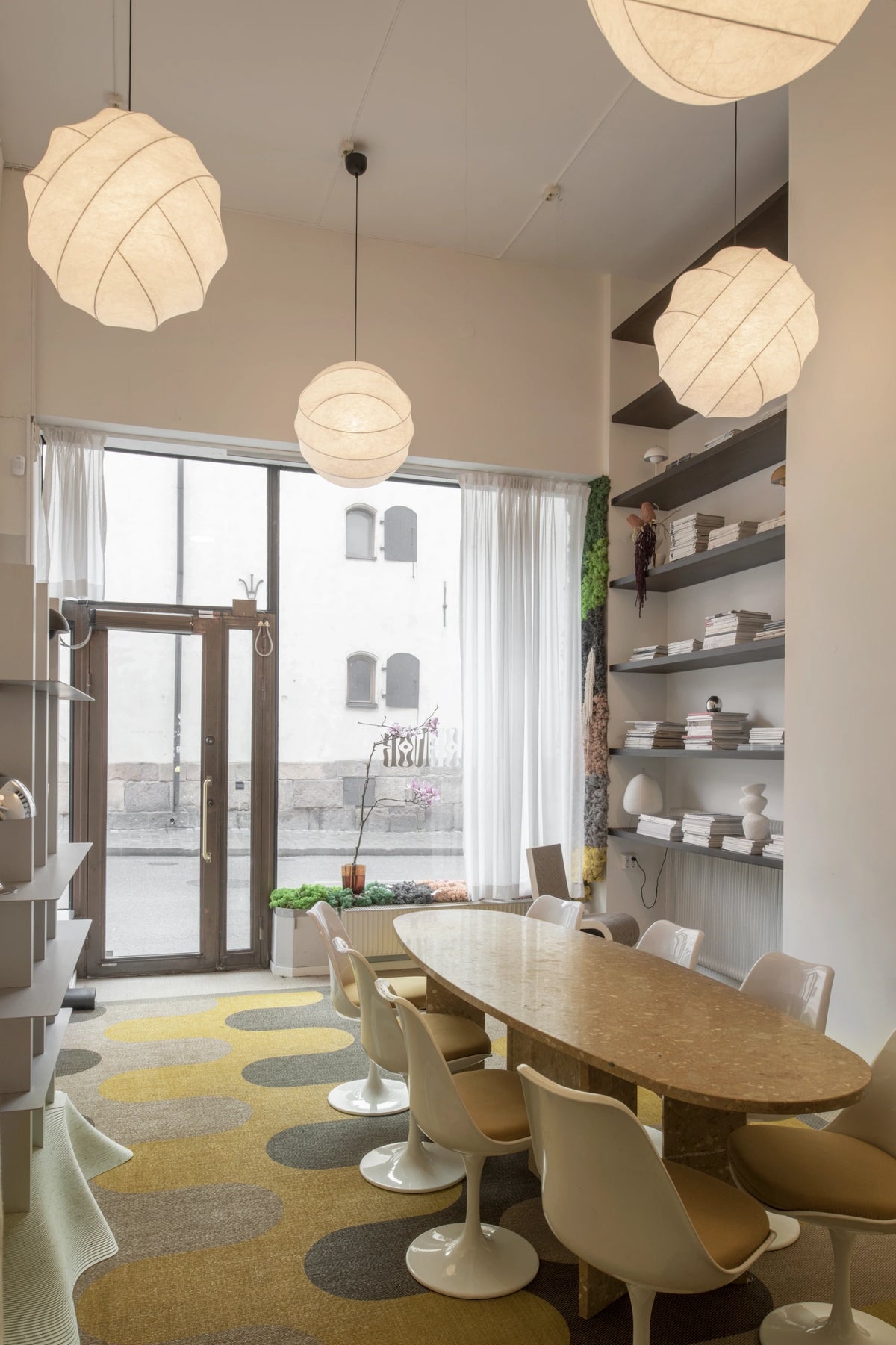 Pholc Turner cocoon pendant light by Broberg & Ridderstråle – Turner 65 group over a long table