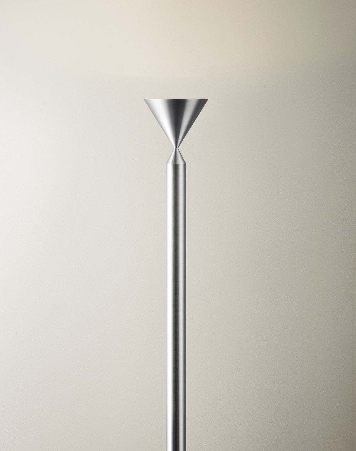 Pholc Apollo floor lamp by Broberg & Ridderstråle – Aluminum, studio view