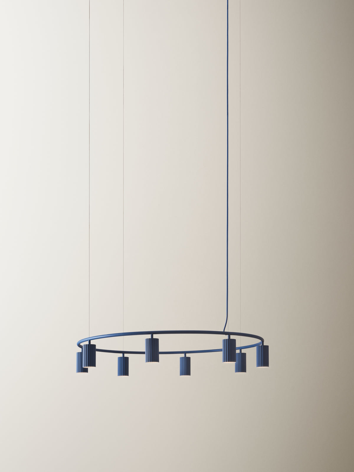 Pholc Donna ring chandelier by Nina Jobs and Stina Sandwall – Circle 100 (39.4 in) Midnight Blue, studio view (2)