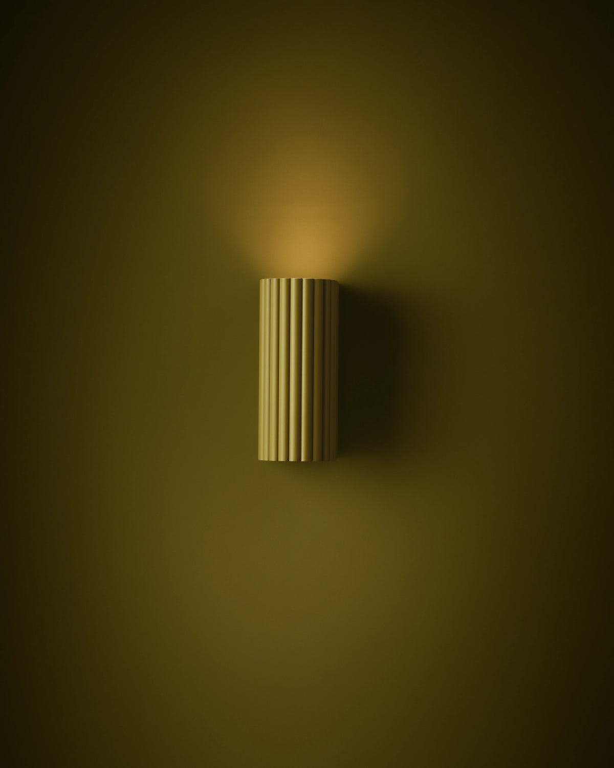 Pholc Donna wall light by Nina Jobs and Stina Sandwall – Amber Green, studio view (3)
