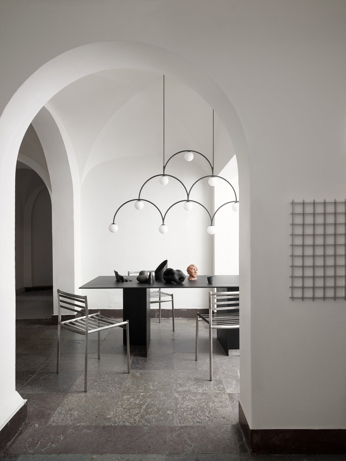 Pholc Bounce chandelier by Monika Mulder – Bounce 169 (66.5 in, 10 lights), styled in a room (2)