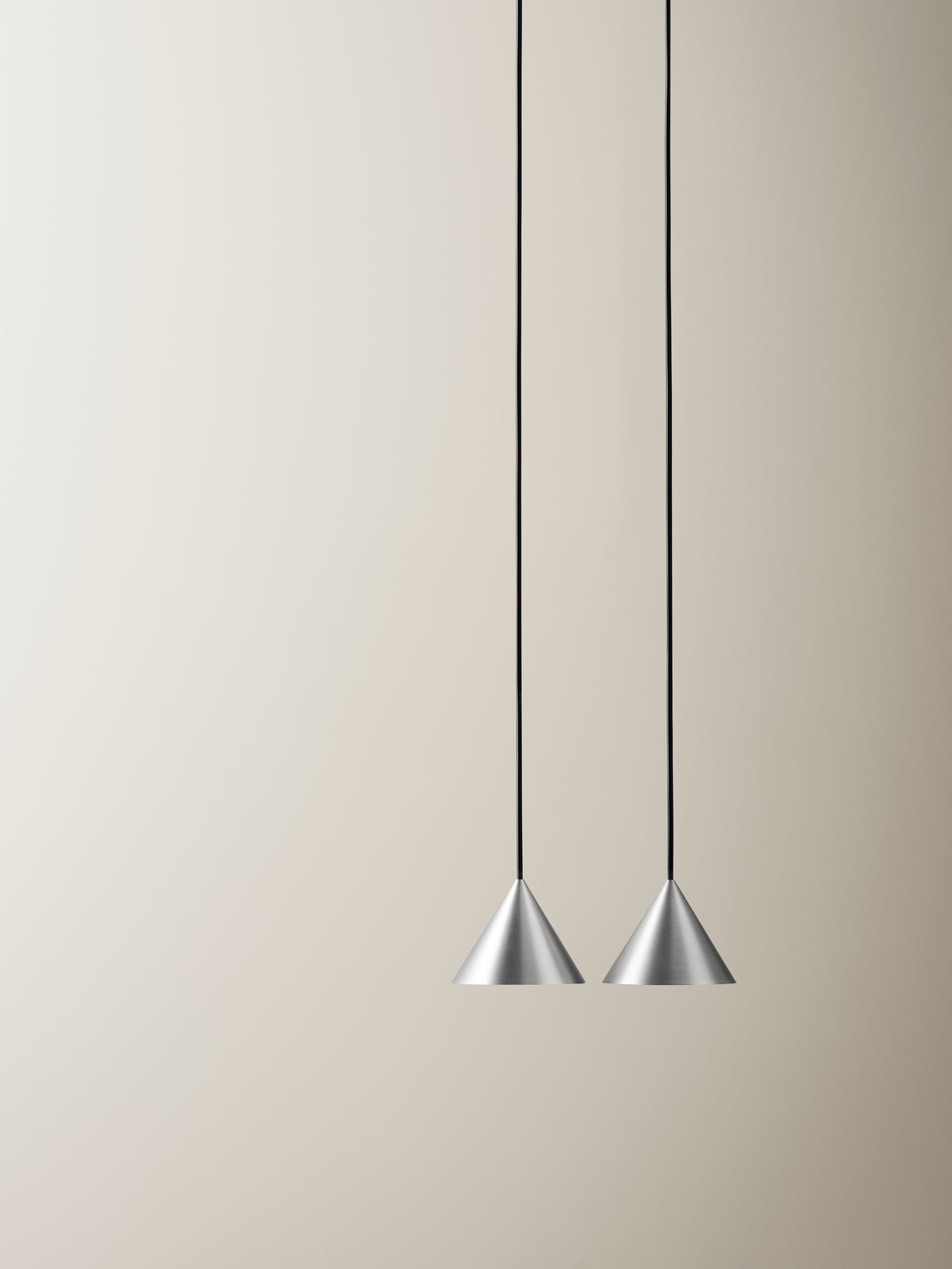Pholc Apollo mini pendant light by Broberg & Ridderstråle – Aluminum, studio view (3)