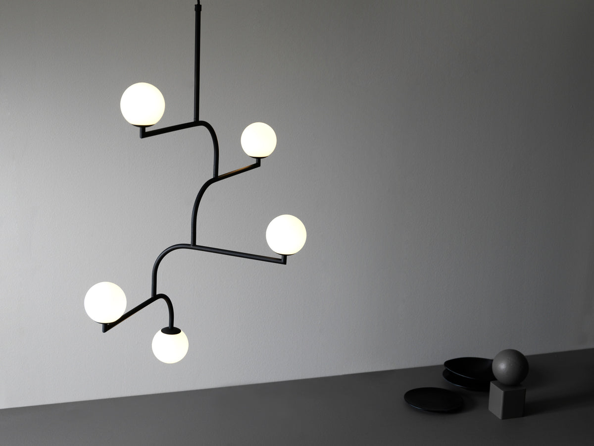 Pholc Mobil chandelier by Monika Mulder – Mobil 100 (5 lights) Black and Opal, studio view