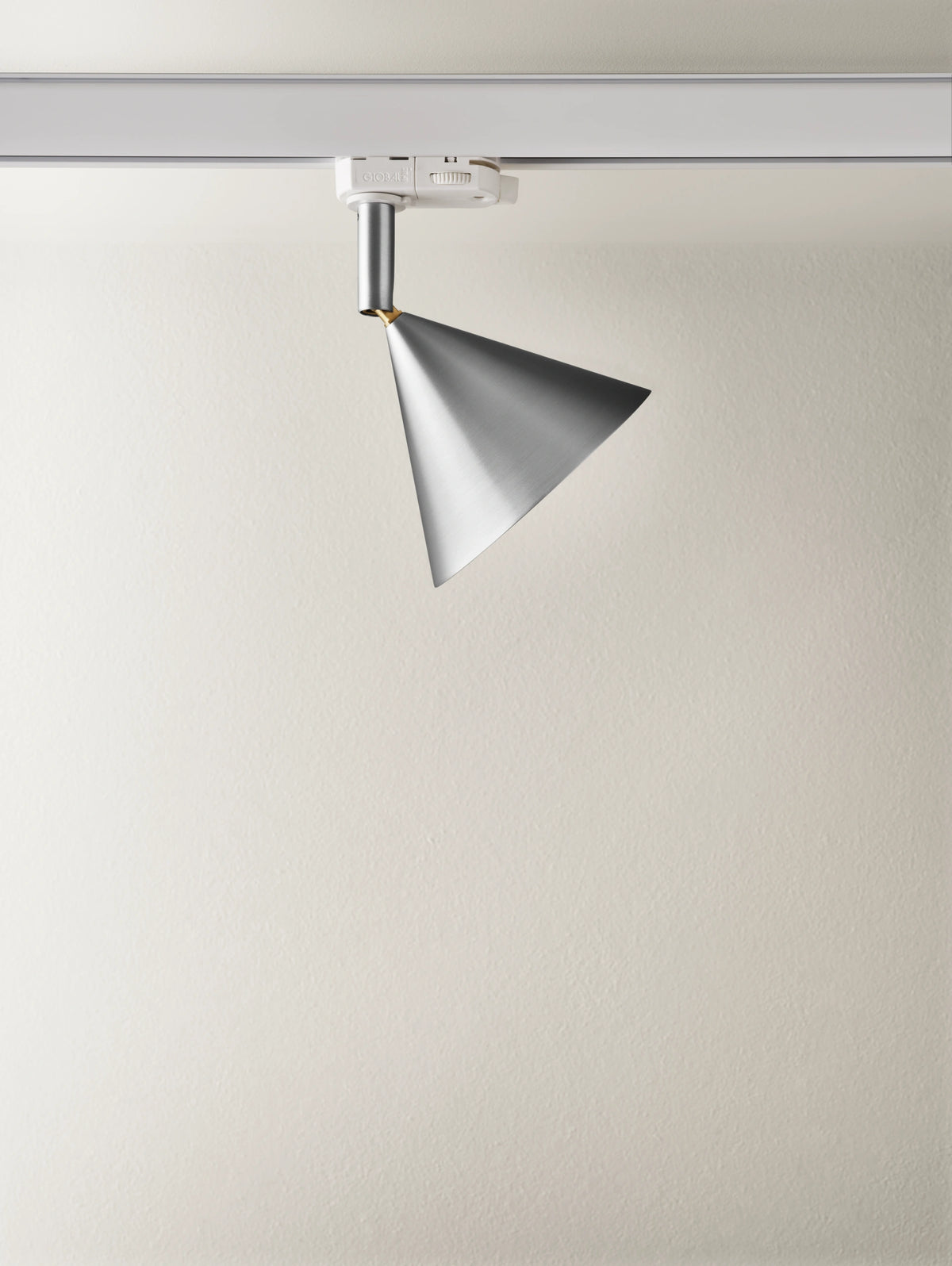 Pholc Apollo track spotlight by Broberg & Ridderstråle – Aluminum with White Adapter, studio view (2)
