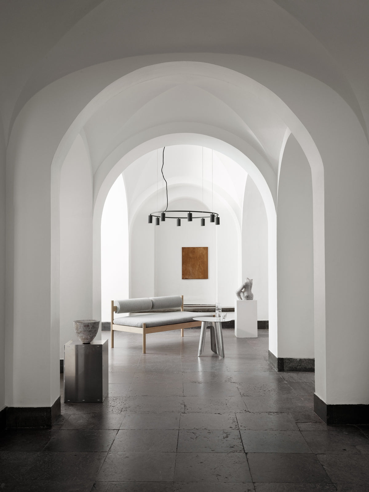 Pholc Donna ring chandelier by Nina Jobs and Stina Sandwall – Circle 100 (39.4 in) Black Ink, styled in a room