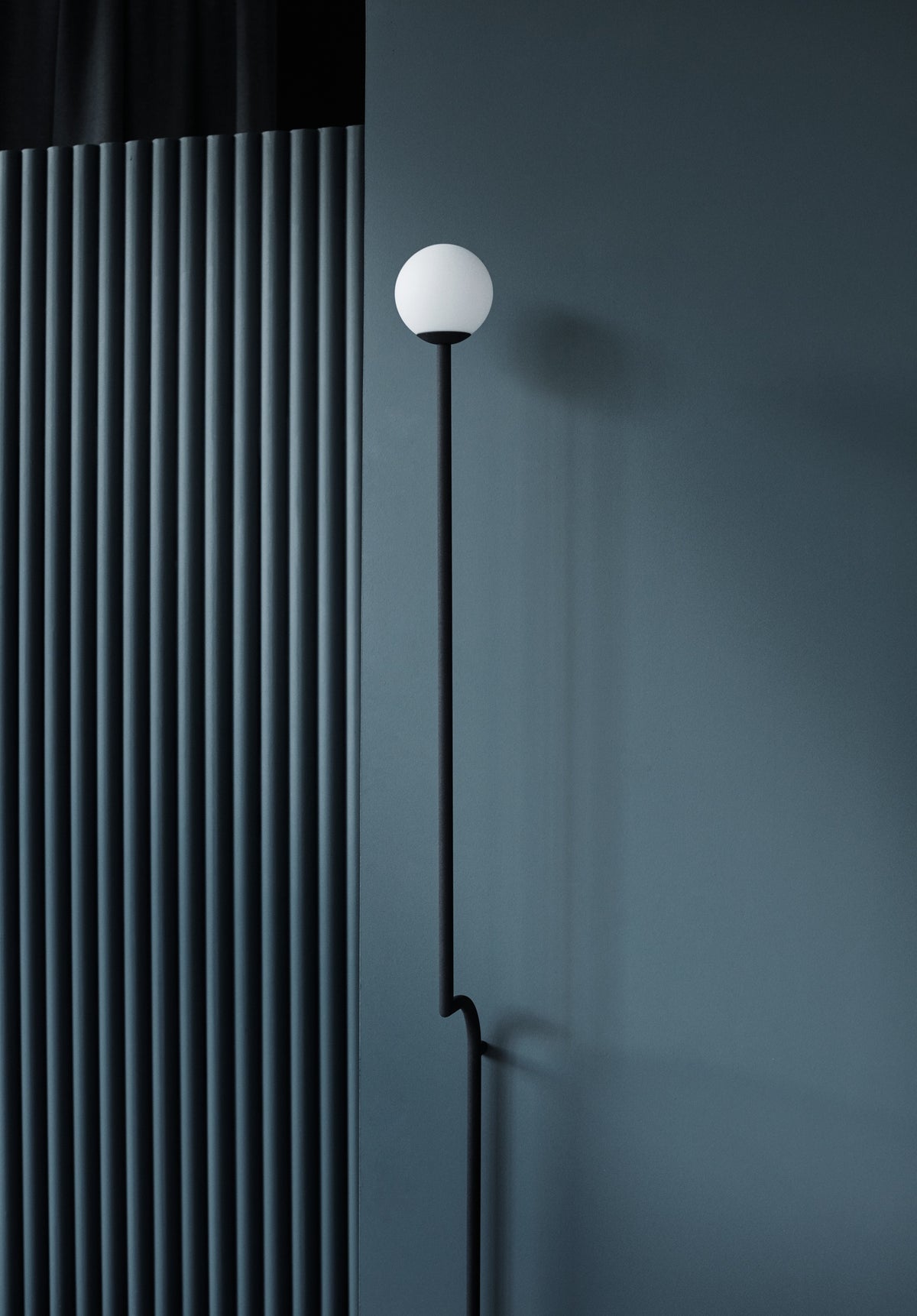 Pholc Mobil tall wall light by Monika Mulder – Black and Opal, studio view