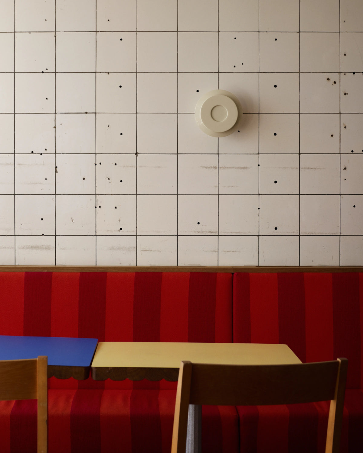 Pholc Lille wall light by Anne Dorthe Vester – Linen, styled in a room