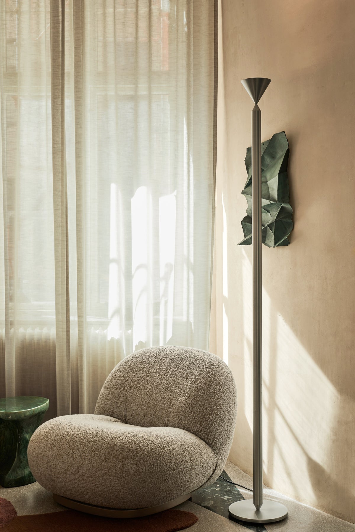 Pholc Apollo floor lamp by Broberg & Ridderstråle – Aluminum, styled in a room (2)