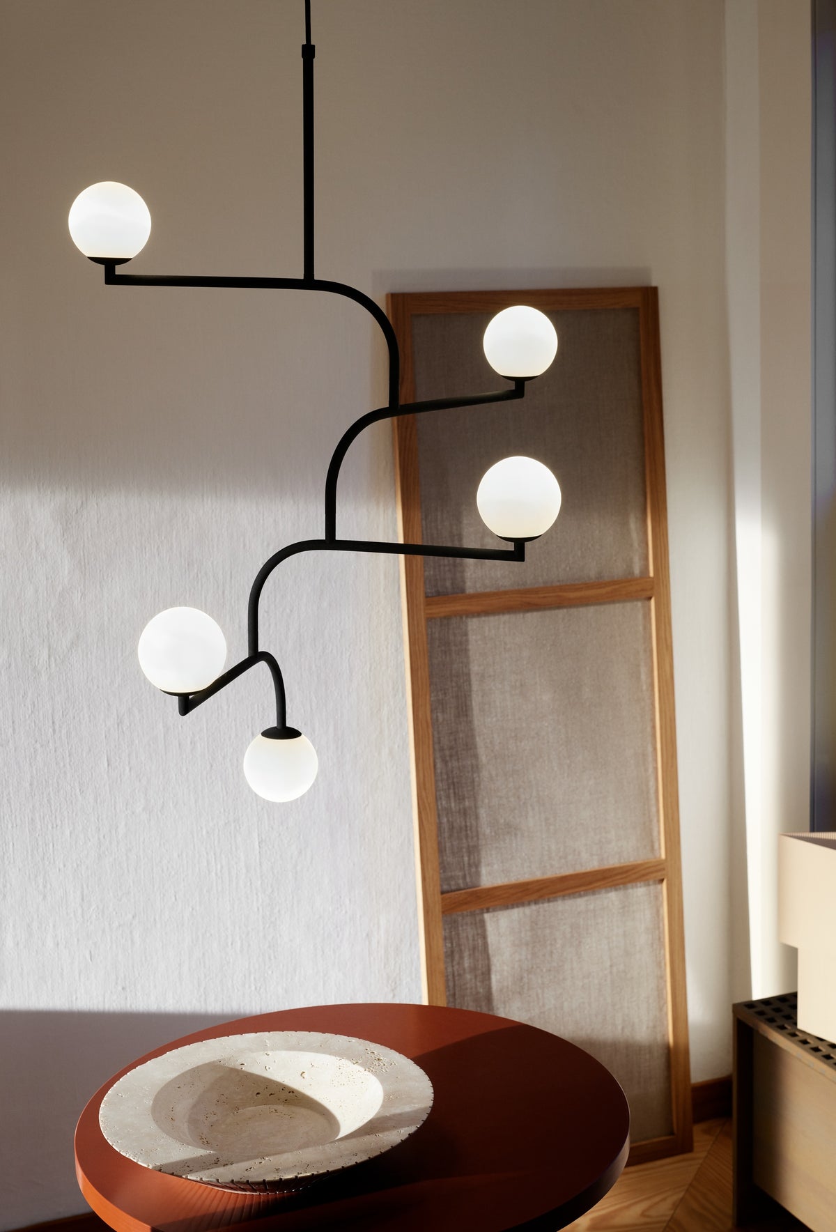 Pholc Mobil chandelier by Monika Mulder – Mobil 100 (5 lights) Black and Opal, styled in a room