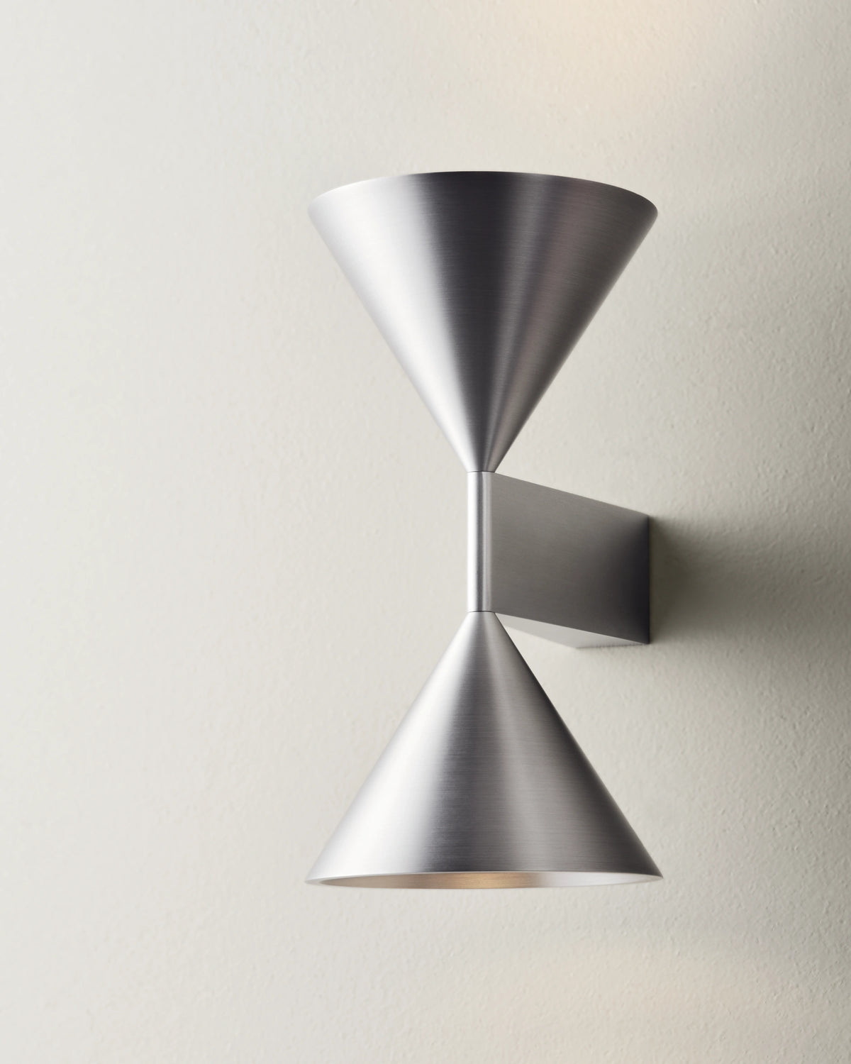 Pholc Apollo wall light by Broberg & Ridderstråle – Apollo 24 (double cone) Aluminum, studio view (2)