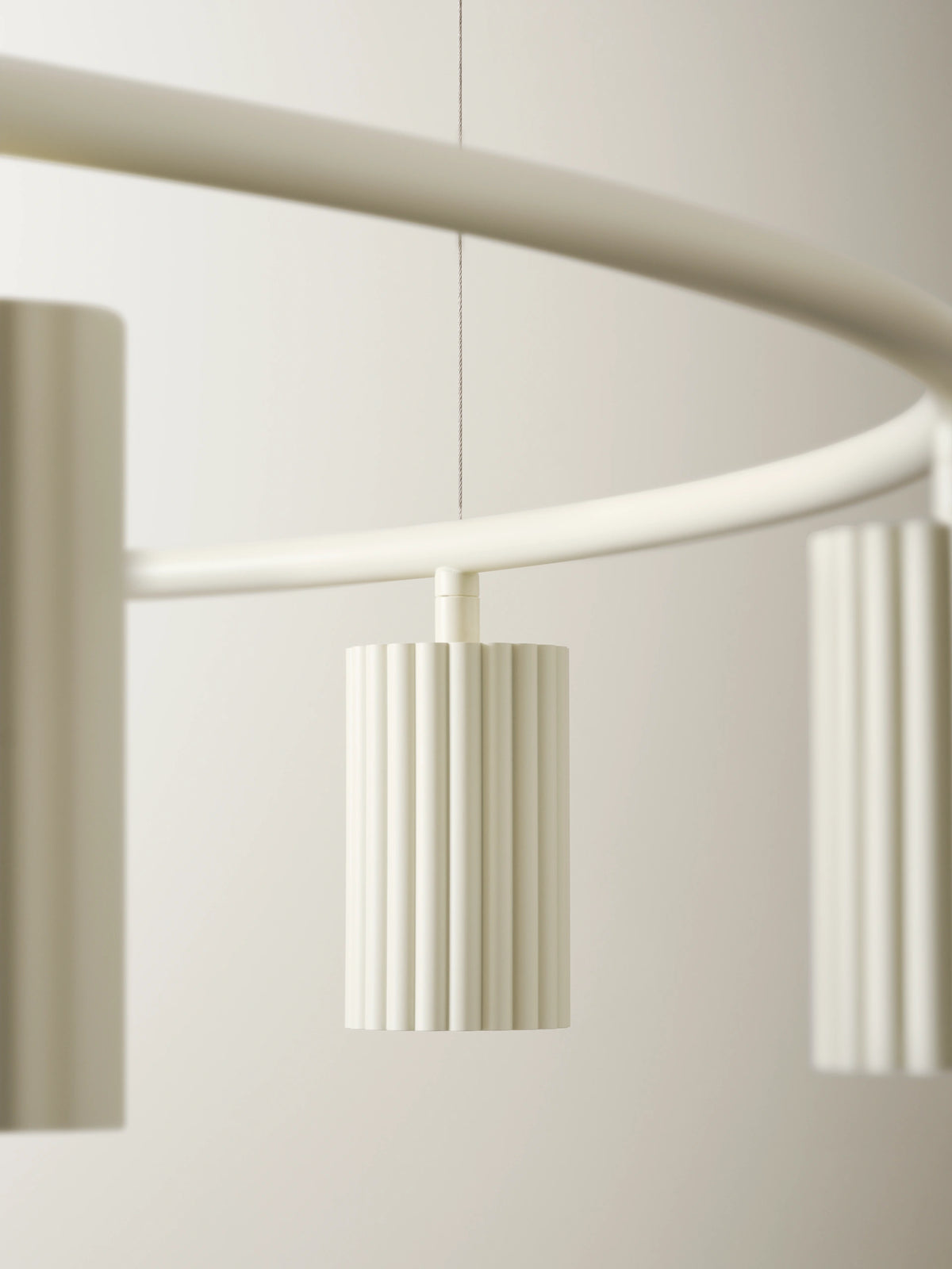 Pholc Donna ring chandelier by Nina Jobs and Stina Sandwall – Circle 100 (39.4 in) Linen, studio view