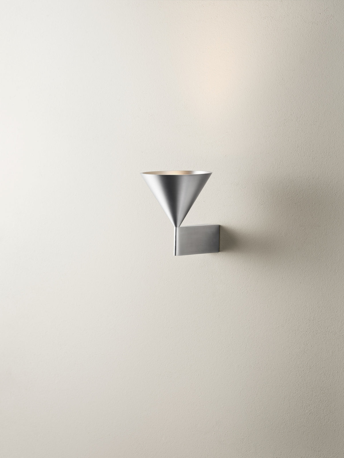 Pholc Apollo wall light by Broberg & Ridderstråle – Apollo 14 (single cone) Aluminum, studio view