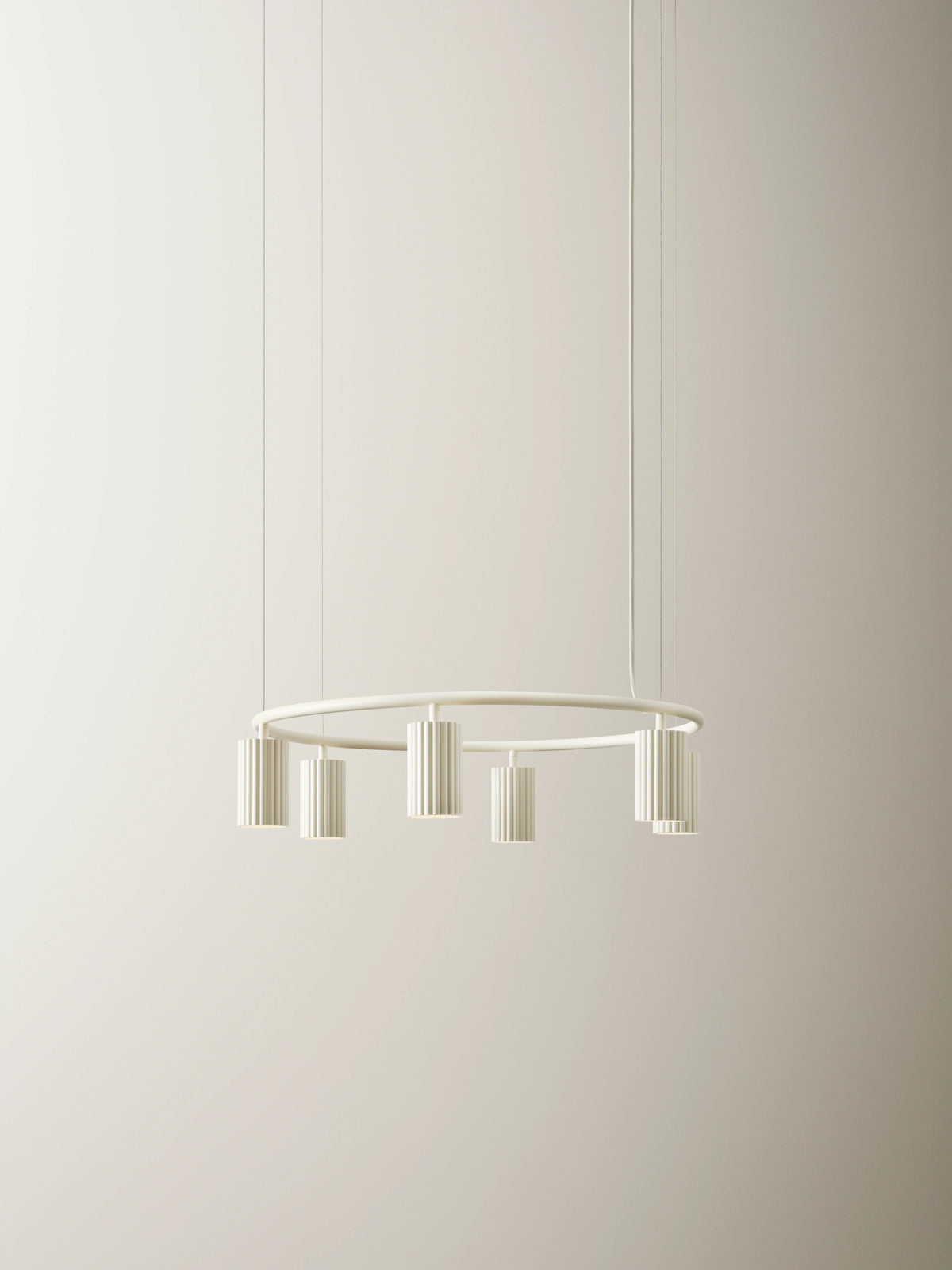 Pholc Donna ring chandelier by Nina Jobs and Stina Sandwall – Circle 60 (23.6 in) Linen, studio view