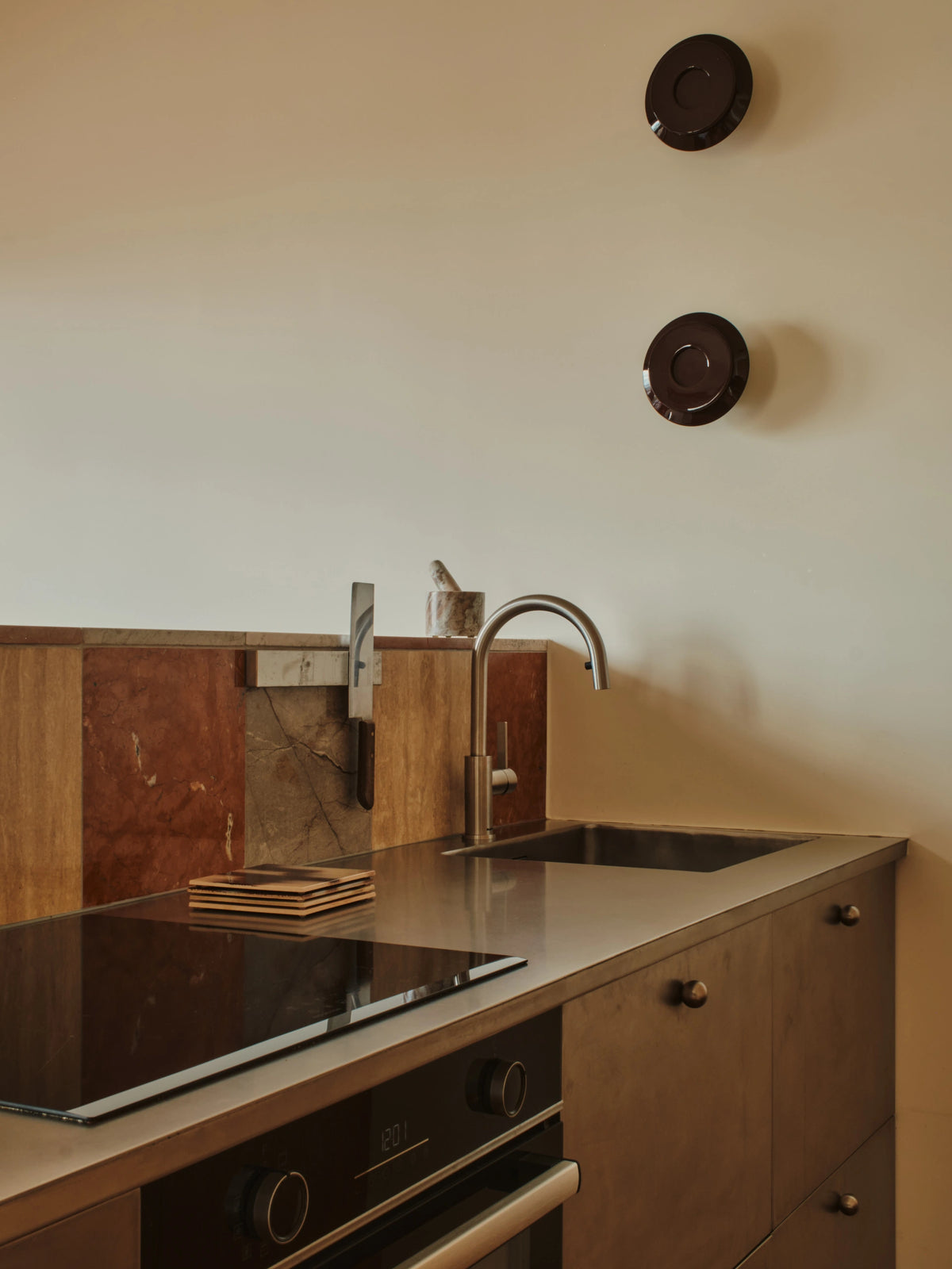 Pholc Lille wall light by Anne Dorthe Vester – Black Red, in a Pholc reference project (2)
