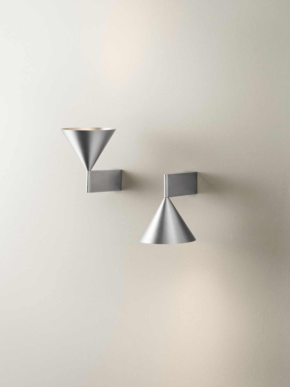Pholc Apollo wall light by Broberg & Ridderstråle – Apollo 14 (single cone) Aluminum, studio view (2)