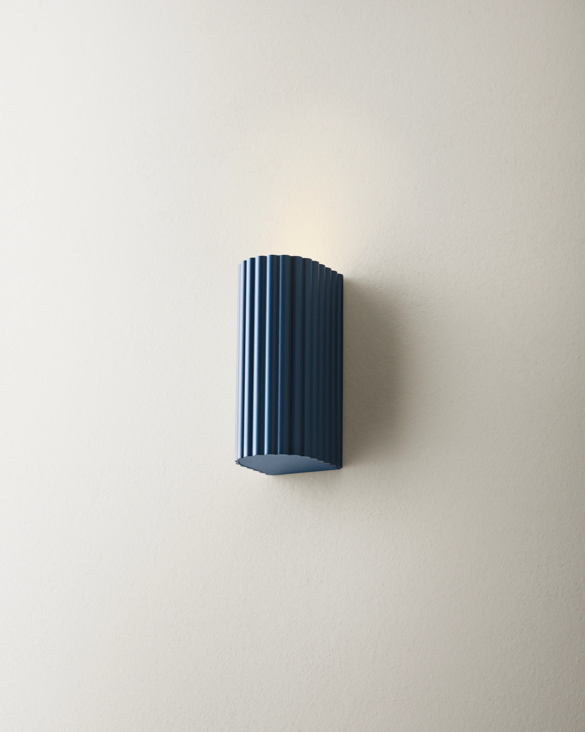 Pholc Donna wall light by Nina Jobs and Stina Sandwall – Midnight Blue, studio view