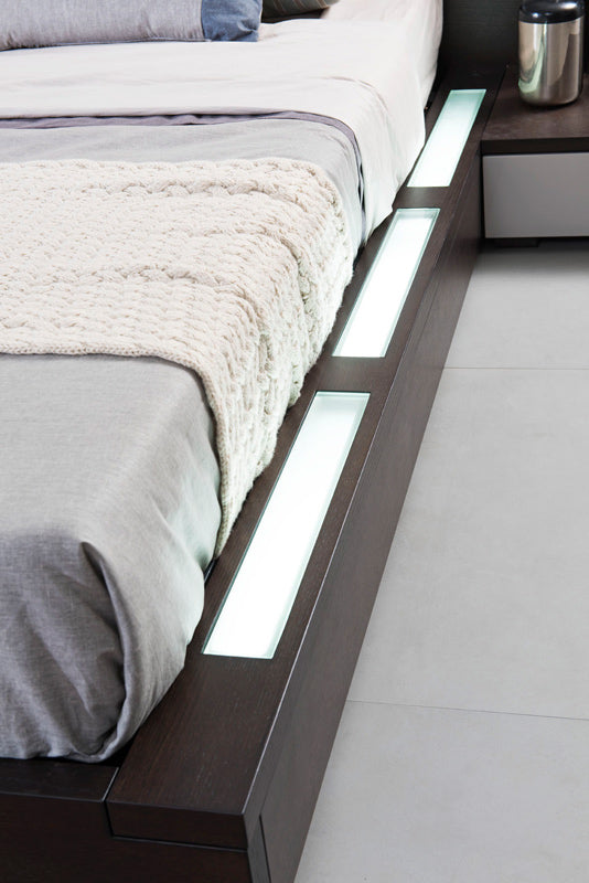 Modrest Gamma Contemporary Brown Oak Bed with Storage