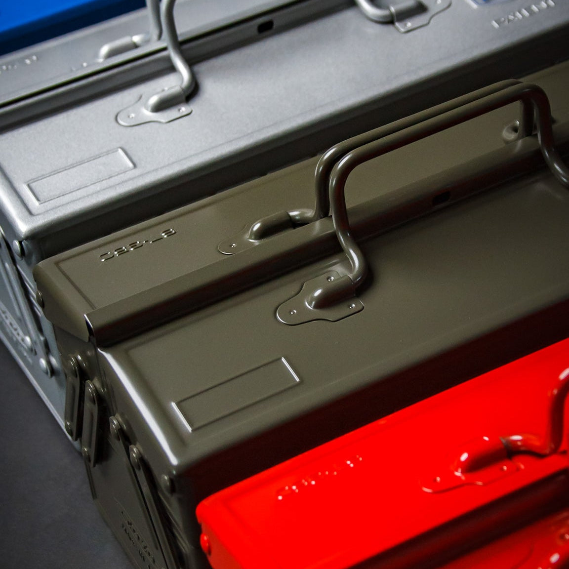 Toyo Steel ST-350 Two-Level Cantilever Toolbox – Military Green in use