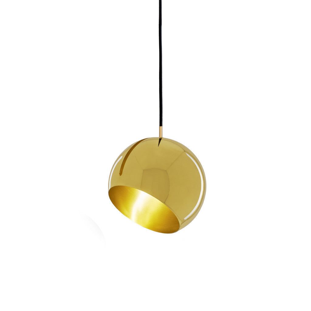 Nyta Tilt Globe Brass in solid brass – adjustable pendant light, photo 3