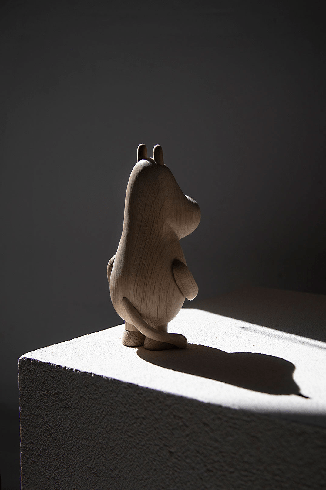 Boyhood Moomintroll wooden figure in oak, Small (image 21)