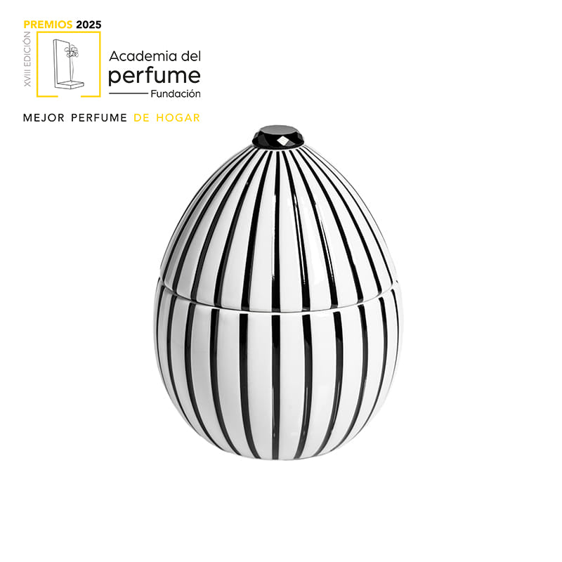 Bois de Russie 220 g ceramic egg candle by Ladenac Milano, White Black Stripes egg, Academia del Perfume 2025 Best Home Fragrance