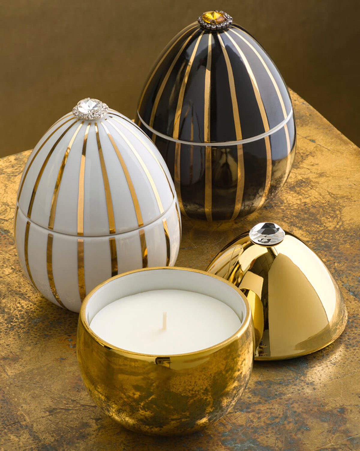 Bois de Russie 220 g ceramic egg candle by Ladenac Milano, Gold egg opened to show the candle inside