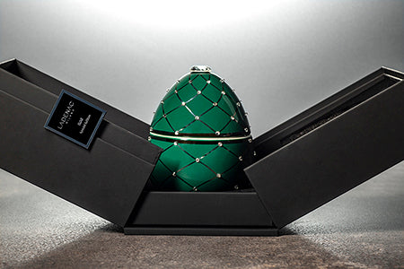 Bois de Russie 220 g ceramic egg candle by Ladenac Milano, egg presented in its Ladenac gift box