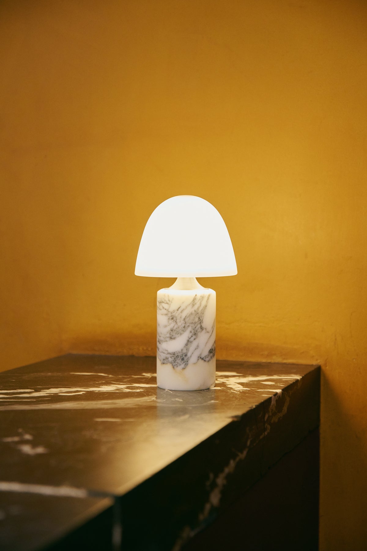 Fuse Portable Lamp, shown in an interior (102)