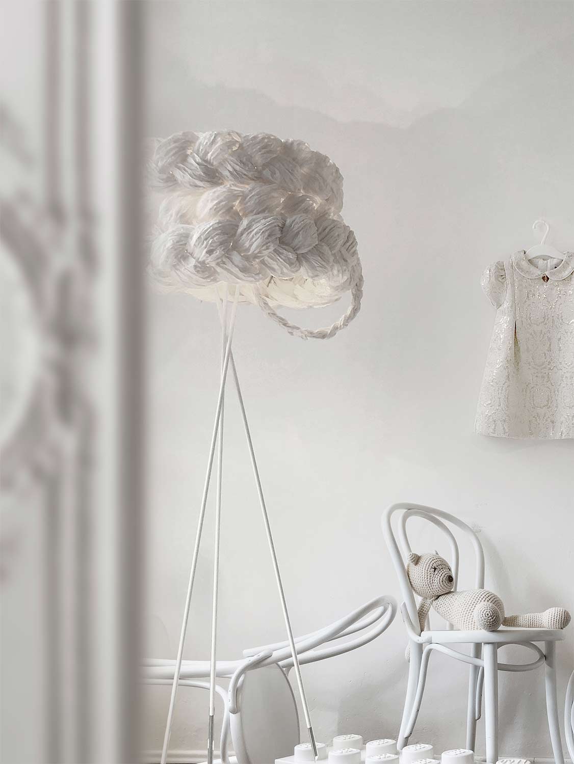 Mammalampa The Bride medium floor lamp in White – styled in a room