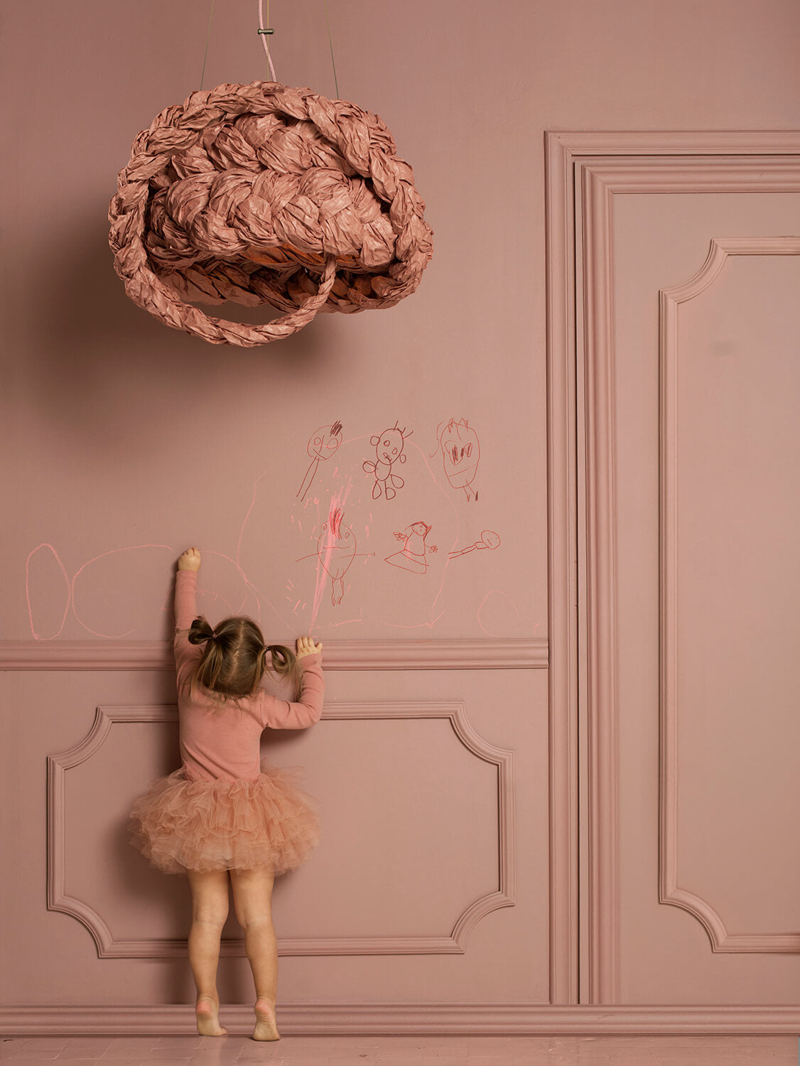 Mammalampa The Bride small pendant in Pink – styled in a room (3)