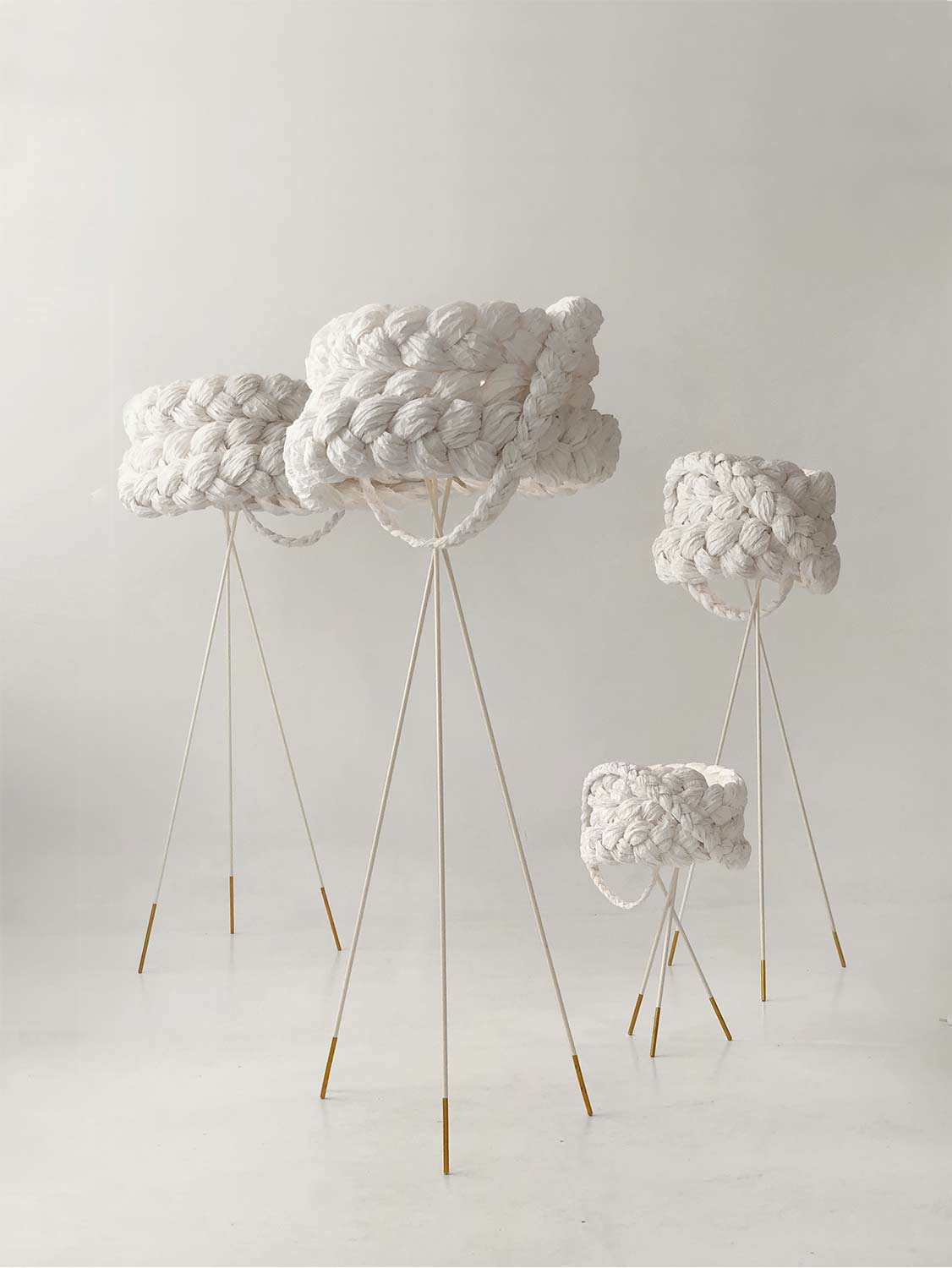 Mammalampa The Bride table lamp in White – styled in a room (3)