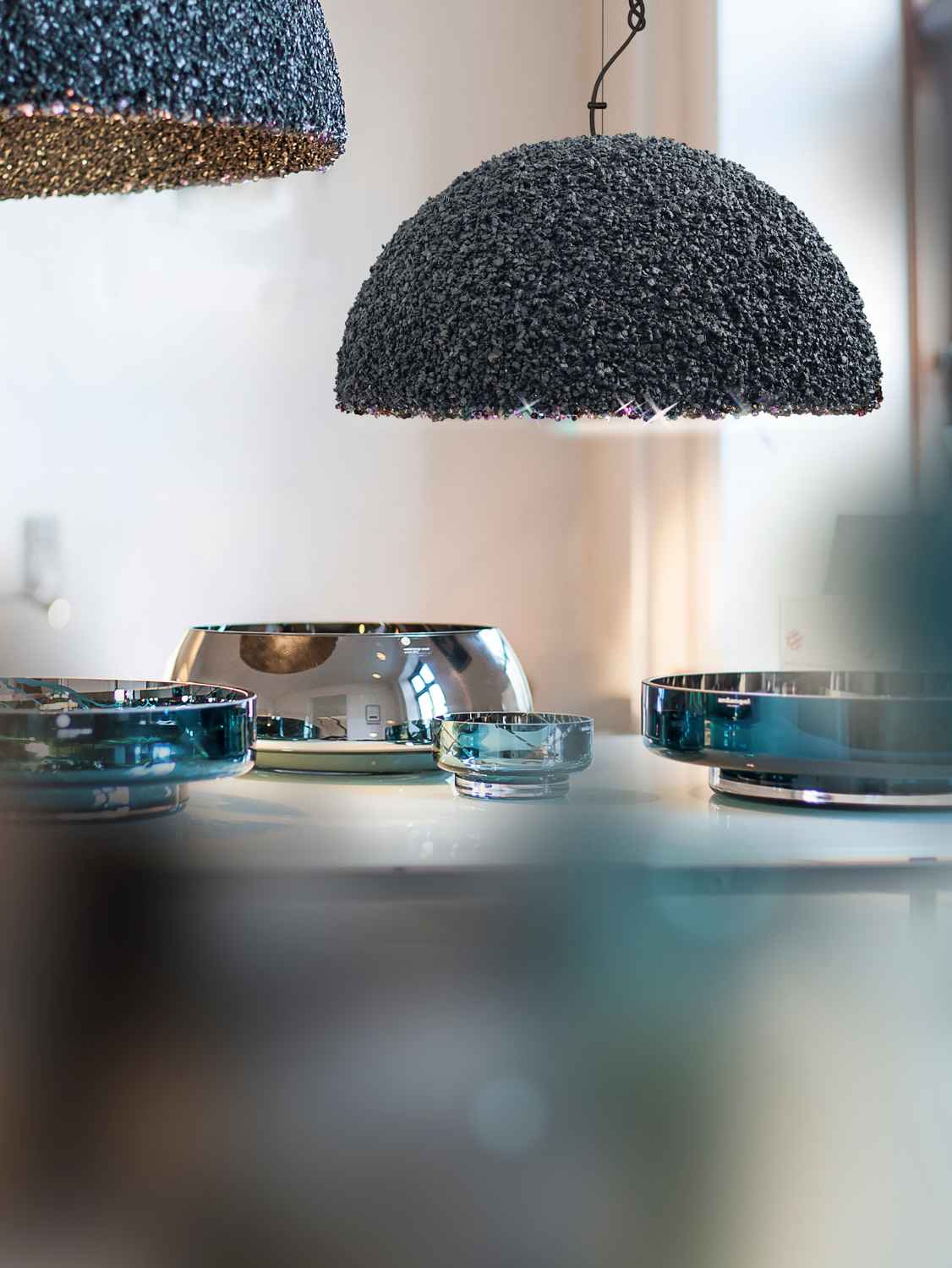 Mammalampa The Duchess medium pendant in Gray – styled in a room