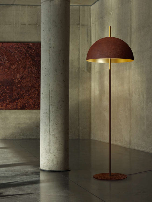 Mammalampa The Queen floor lamp in Rust and Gold – styled in a room