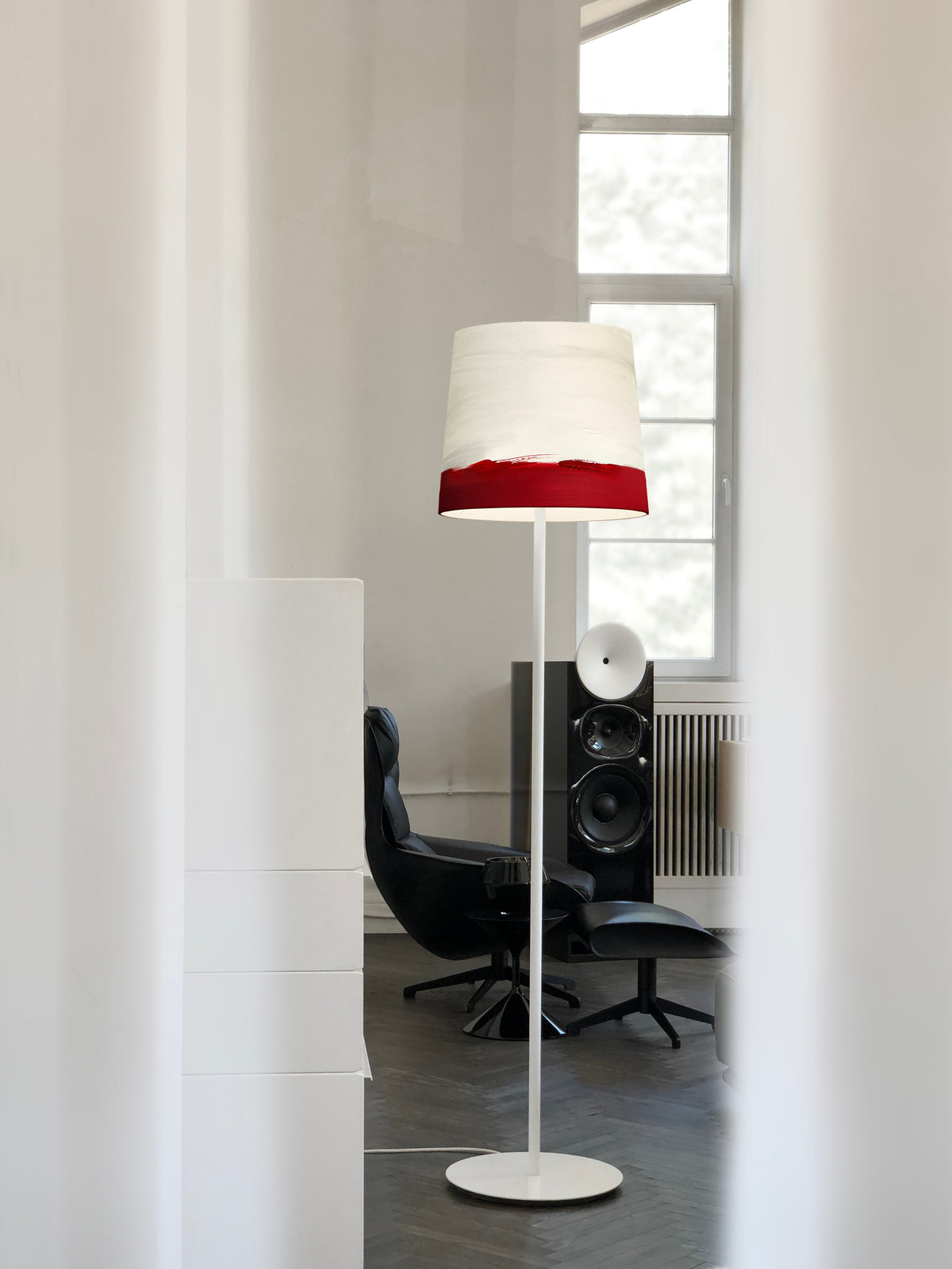 Mammalampa The Sisters floor lamp in Sunrise – styled in a room (2)