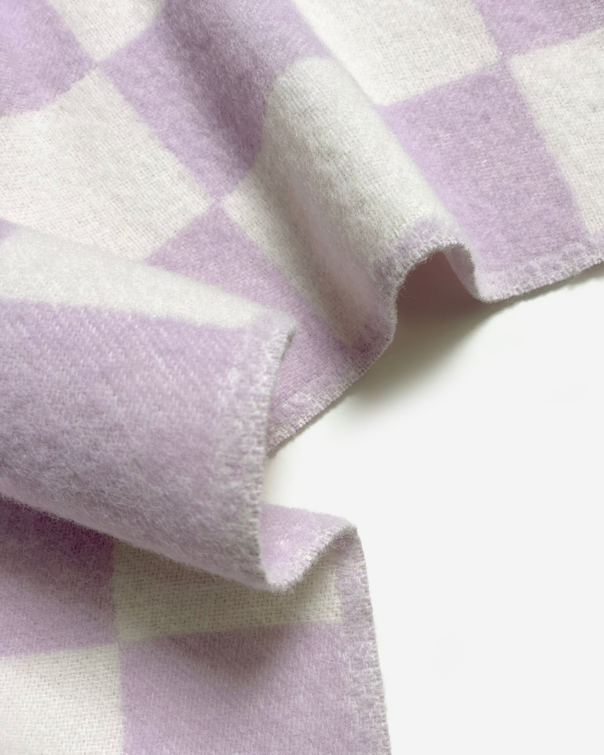 Maison Deux Checkerboard Wool Blanket in Lilac/White – detail 3