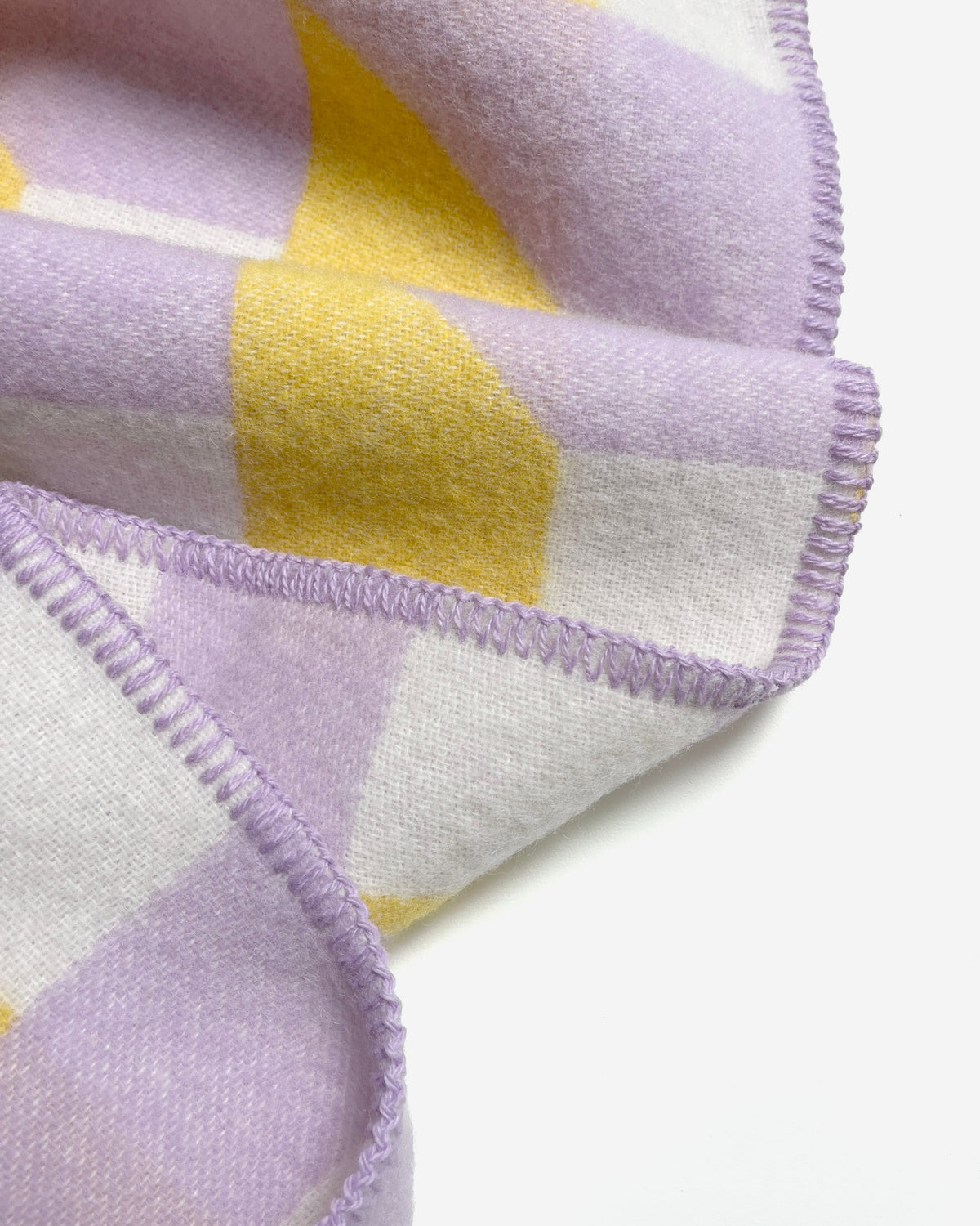 Maison Deux Cubics Wool Blanket in Lilac/Sun – detail 4