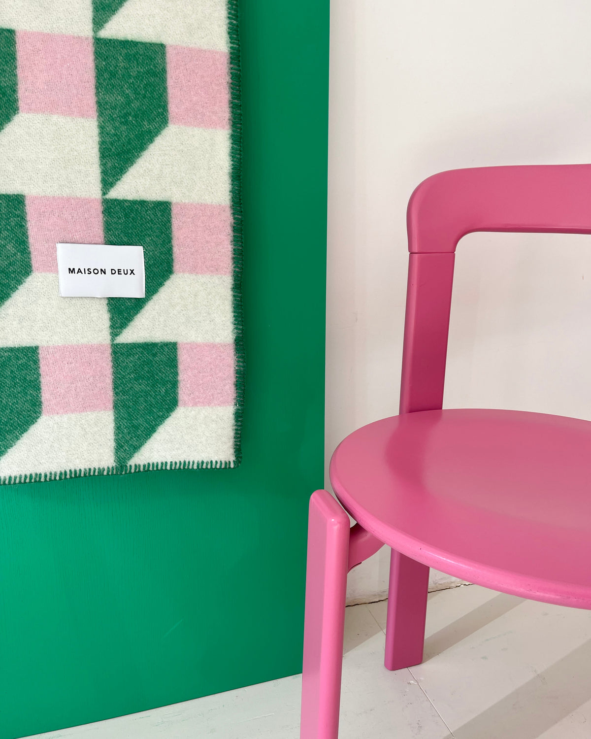 Maison Deux Cubics Wool Blanket in Grass/Pink – detail 4