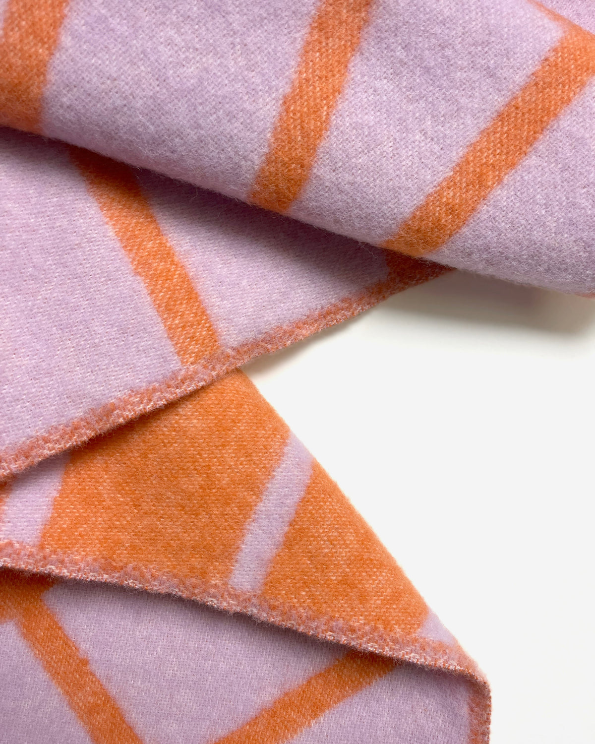Maison Deux Lines Wool Blanket in Lilac/Orange – detail 3