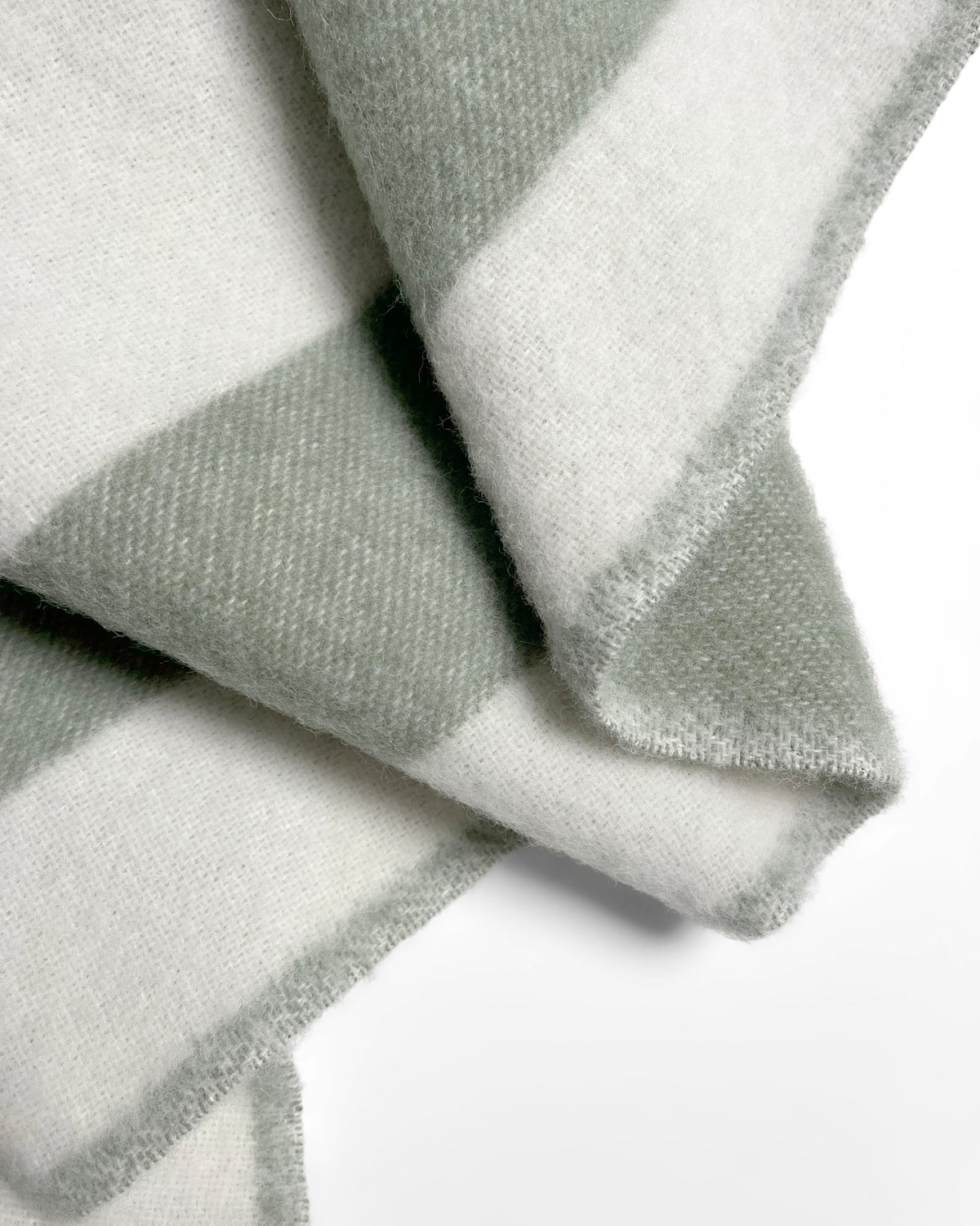 Maison Deux Rough Stripe Wool Blanket in Agave (Olive Green/White) – detail 4