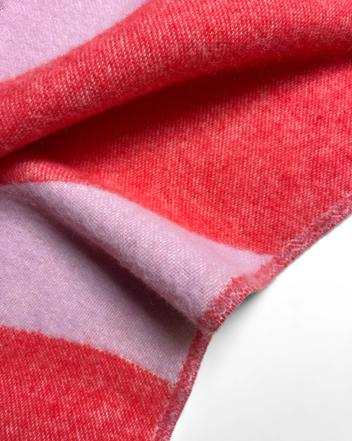 Maison Deux Swirl Wool Blanket in Lilac/Scarlet – detail 4