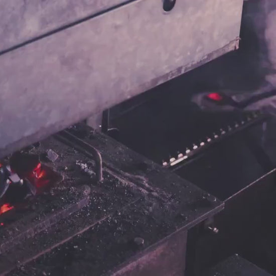 Tobisho workshop film – hand-forging Aogami steel shears at the charcoal forge