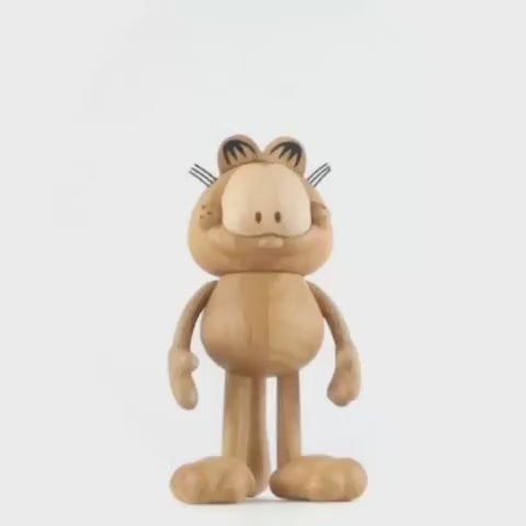 Boyhood Paramount Garfield Wooden Figure – video from Boyhood