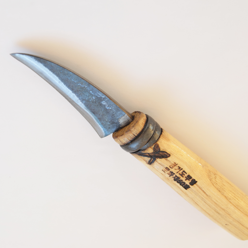 #58 small paring knife, curved blade close-up