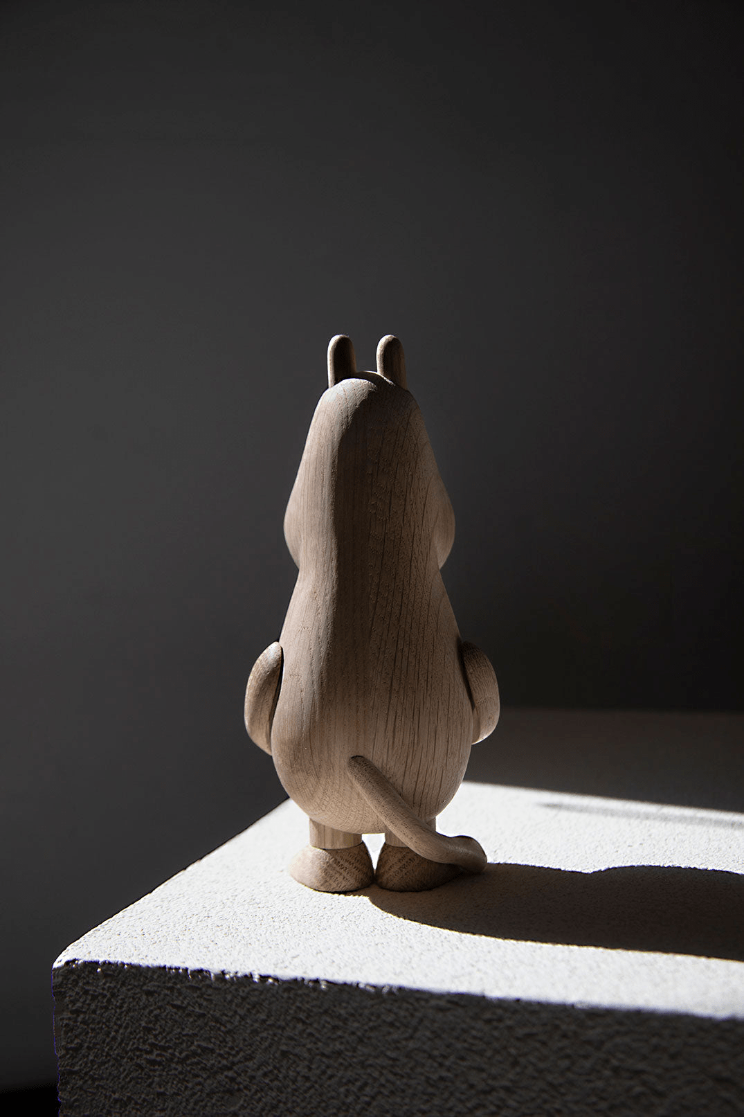 Boyhood Moomintroll wooden figure in oak, Small (image 17)