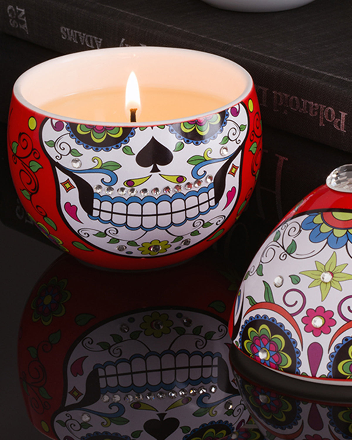 Ladenac Milano Skull ceramic candle 220 g, lit skull candle
