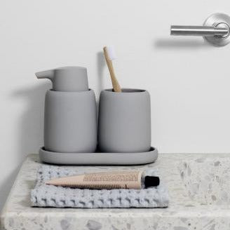 blomus SONO Oval Ceramic Vanity Tray, 7.5 in – SONO vanity tray in a styled bathroom (4)