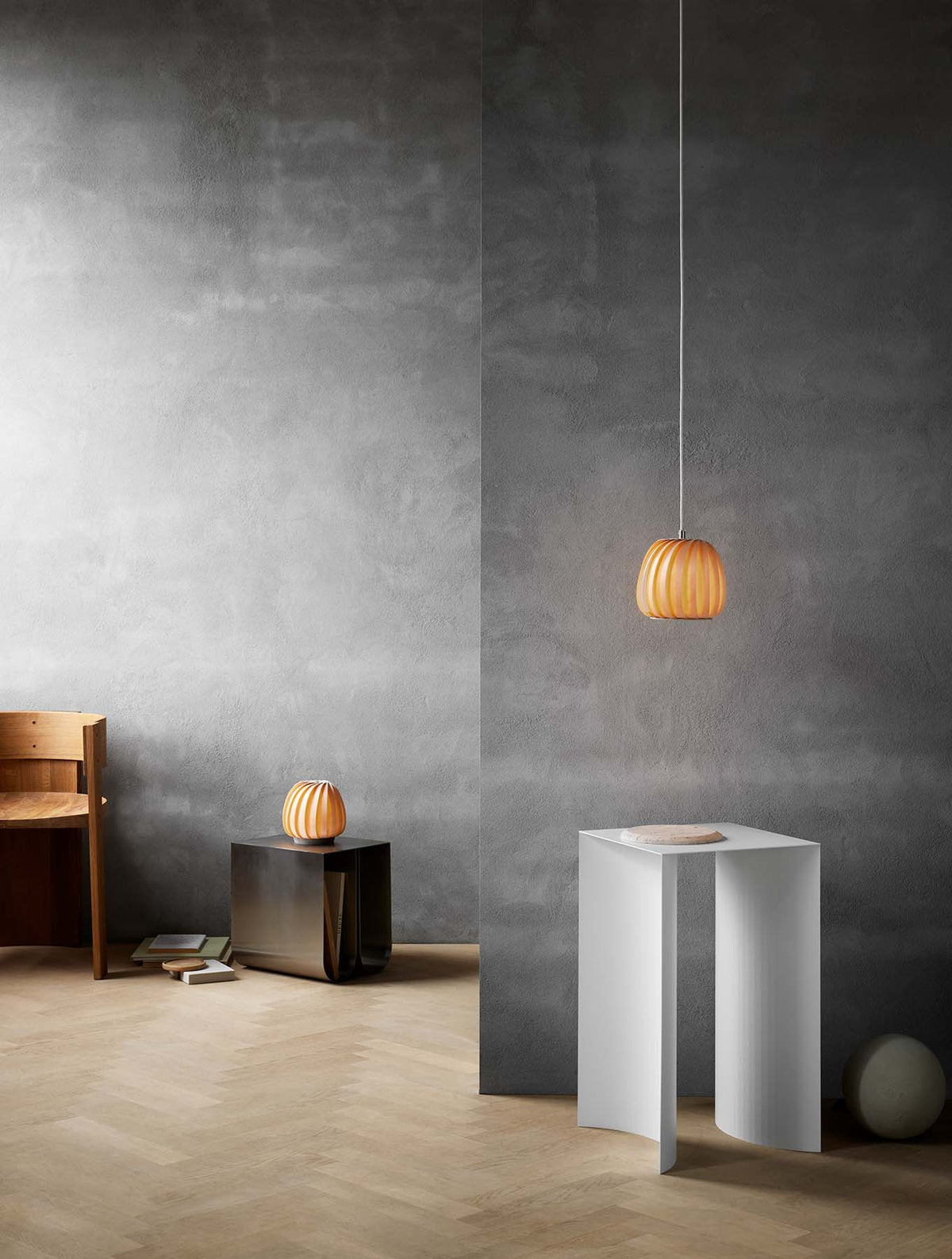 Tom Rossau ST906 Mini pendant light – Natural Birch over a table, lit