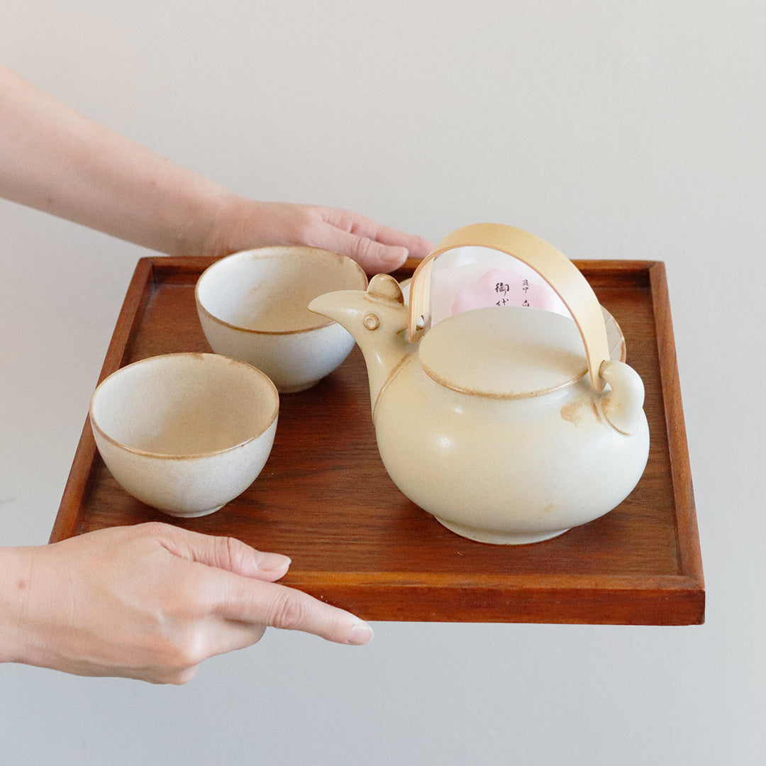 Ceramic Japan Tori Bird Teapot – on a wooden tray with cups
