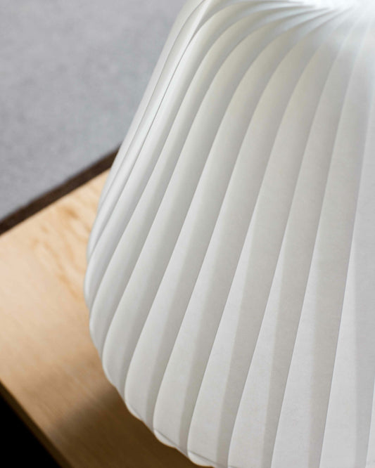 Tom Rossau TR31 table lamp – close-up of the shade